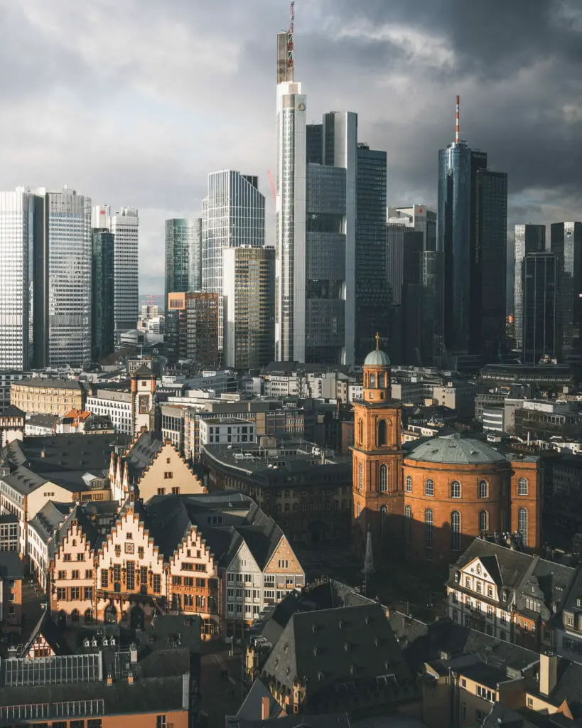 FOTOGRAFIE TIPPS: 10 FOTOGRAFEN VERRATEN IHRE TRICKS, UM SOFORT BESSERE FOTOS ZU MACHEN 9 Frankfurt am Main Skyline