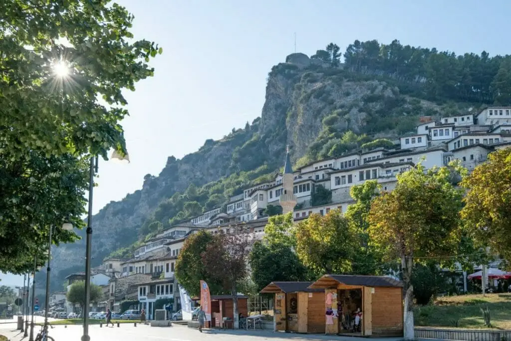DIE 9 SCHÖNSTEN URLAUBSZIELE EUROPA'S - SÜDOST- & OSTEUROPA 2 schönsten urlaubsziele europa - berat, albanien