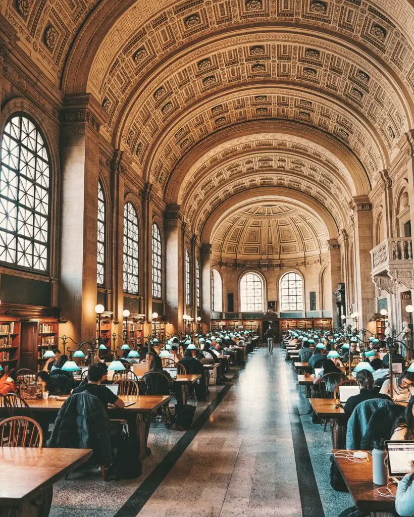 PHOTOGRAPHY TIPS: 7 PHOTOGRAPHERS SHARE THEIR TIPS TO INSTANTLY TAKE BETTER PHOTOS 4 Öffentliche Bibliothek - Öffentliche Bibliothek von Boston