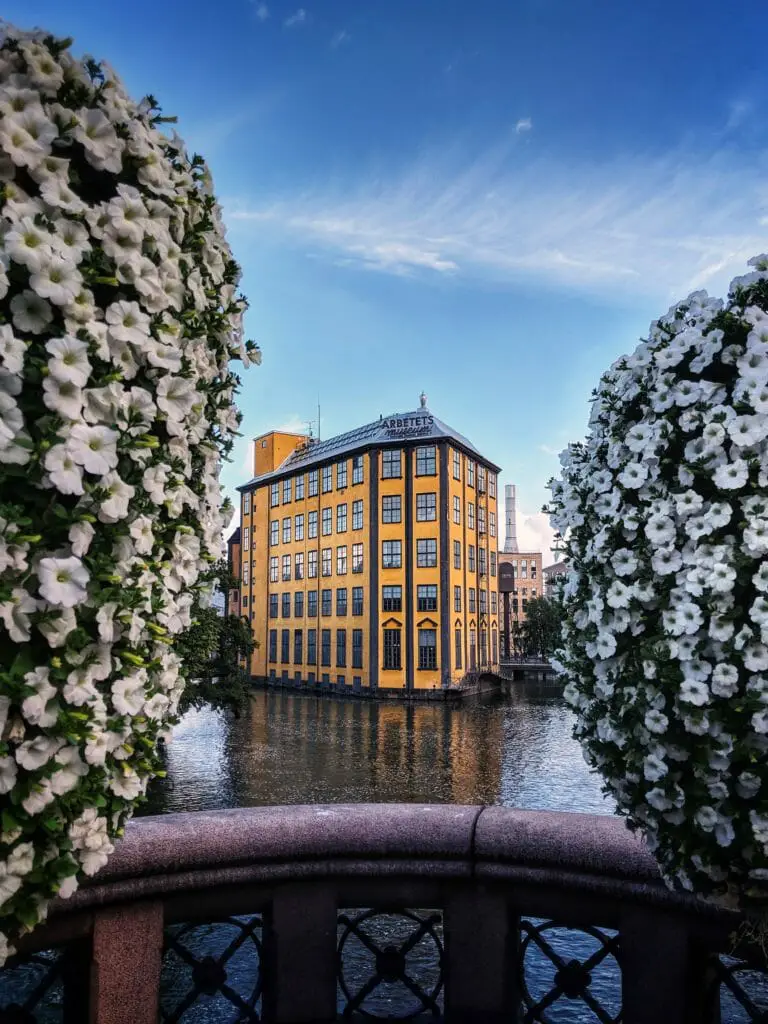 PHOTOGRAPHY TIPS: 7 PHOTOGRAPHERS SHARE THEIR TIPS TO INSTANTLY TAKE BETTER PHOTOS 9 PHOTOGRAPHY TIPS: 7 PHOTOGRAPHERS SHARE THEIR TIPS TO INSTANTLY TAKE BETTER PHOTOS 2